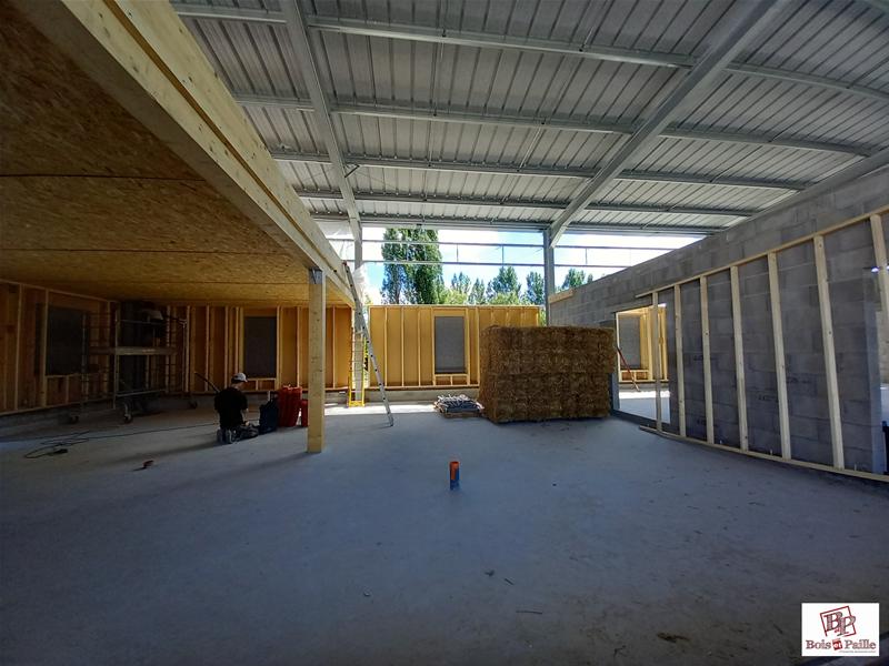 Ateliers municipaux isolés en paille à Coulon (79)